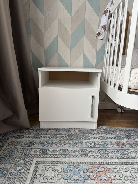 Продам 2 прикроватные тумбы