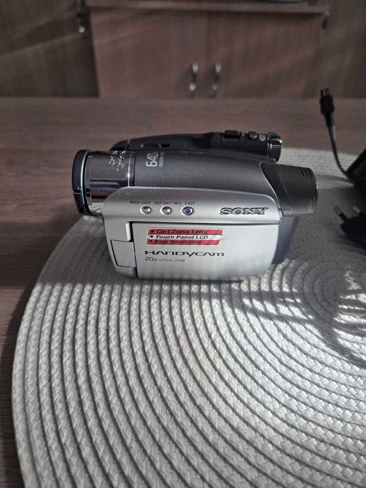 Camera video Sony cu minicasetă