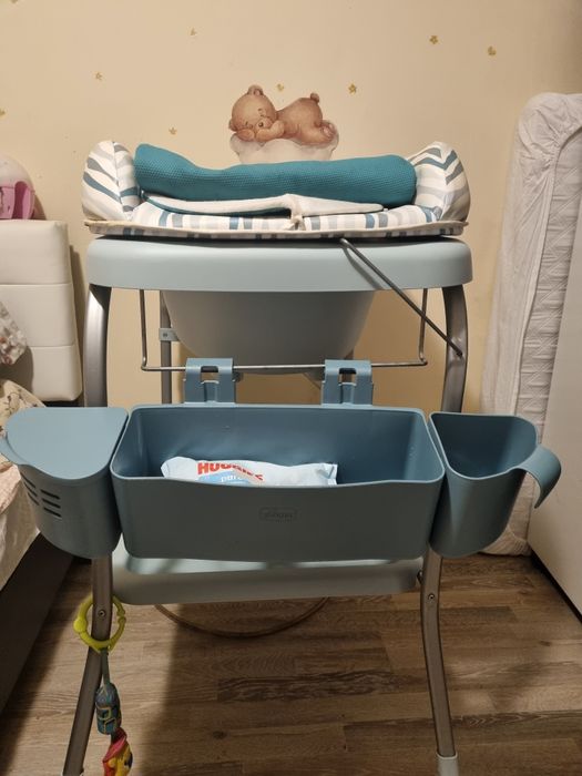 Masă de înfășat și cădiță de baie 2-în-1 Chicco Cuddle & Bubble.