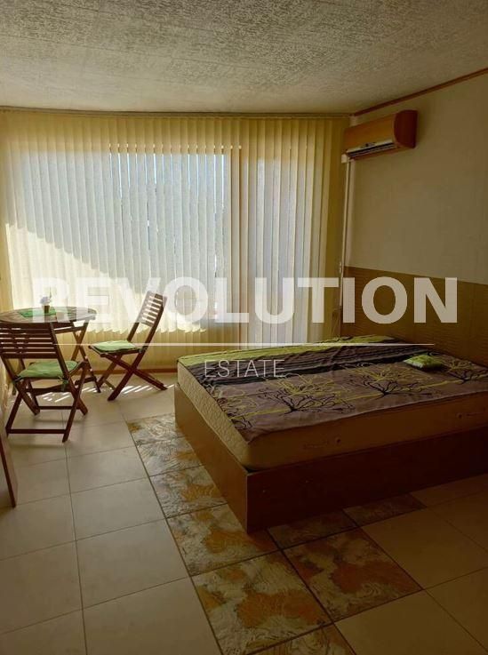 Дава се под наем Едностаен апартамент в Варна, Бриз - 23 кв.м за 250 € - Снимка #2
