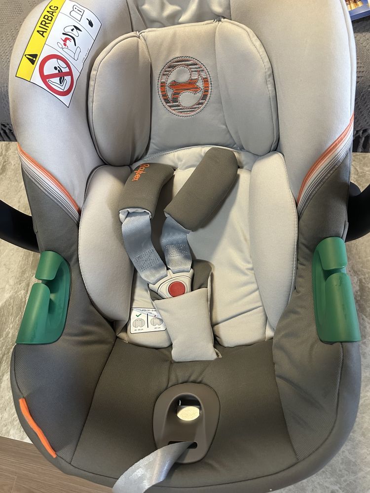 Vând scoica Cybex Aton S2 i-size și baza isofix Cybex base one