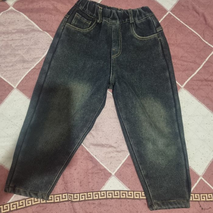 Продам джинсы детские