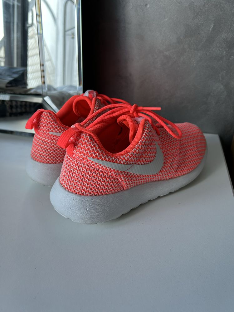 Nike Roshe One дамски маратонки 38 номер