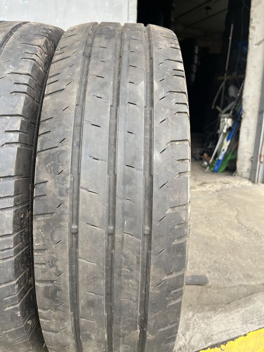 2 бр. гуми за бус 205/75/16C Continental DOT 2120 5 mm