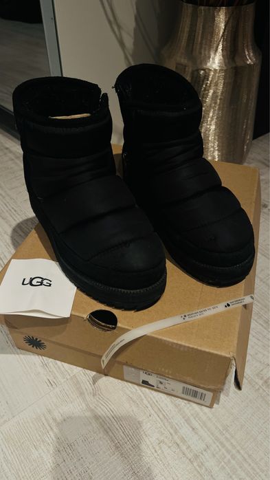 Ghete UGG originale Nr. 36, negre cu platforma, impermeabile
