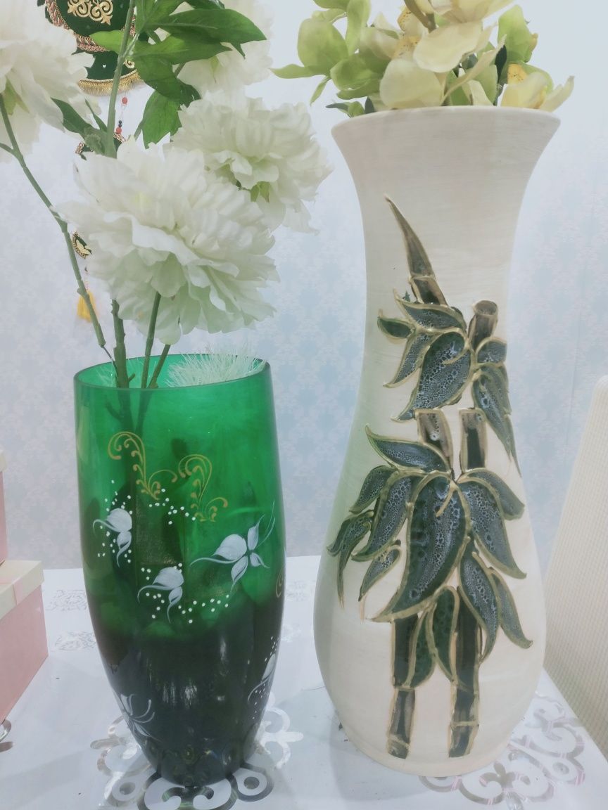 Продам две вазы для цветов