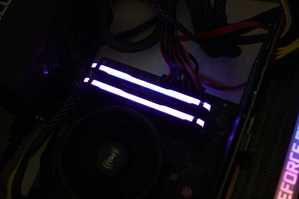 32GB (2х16) CORSAIR VENGEANCE PRO RGB DDR4 3000 cl15 RAM памет