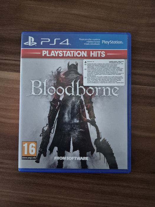 Vând consolă PS4 Pro 1TB + 7 jocuri