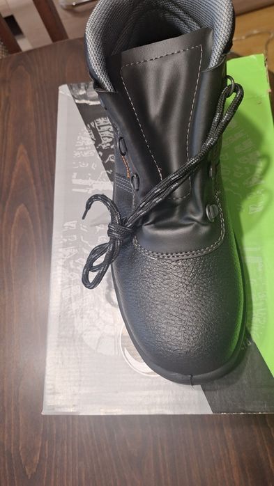 Работни обувки.20 лв.