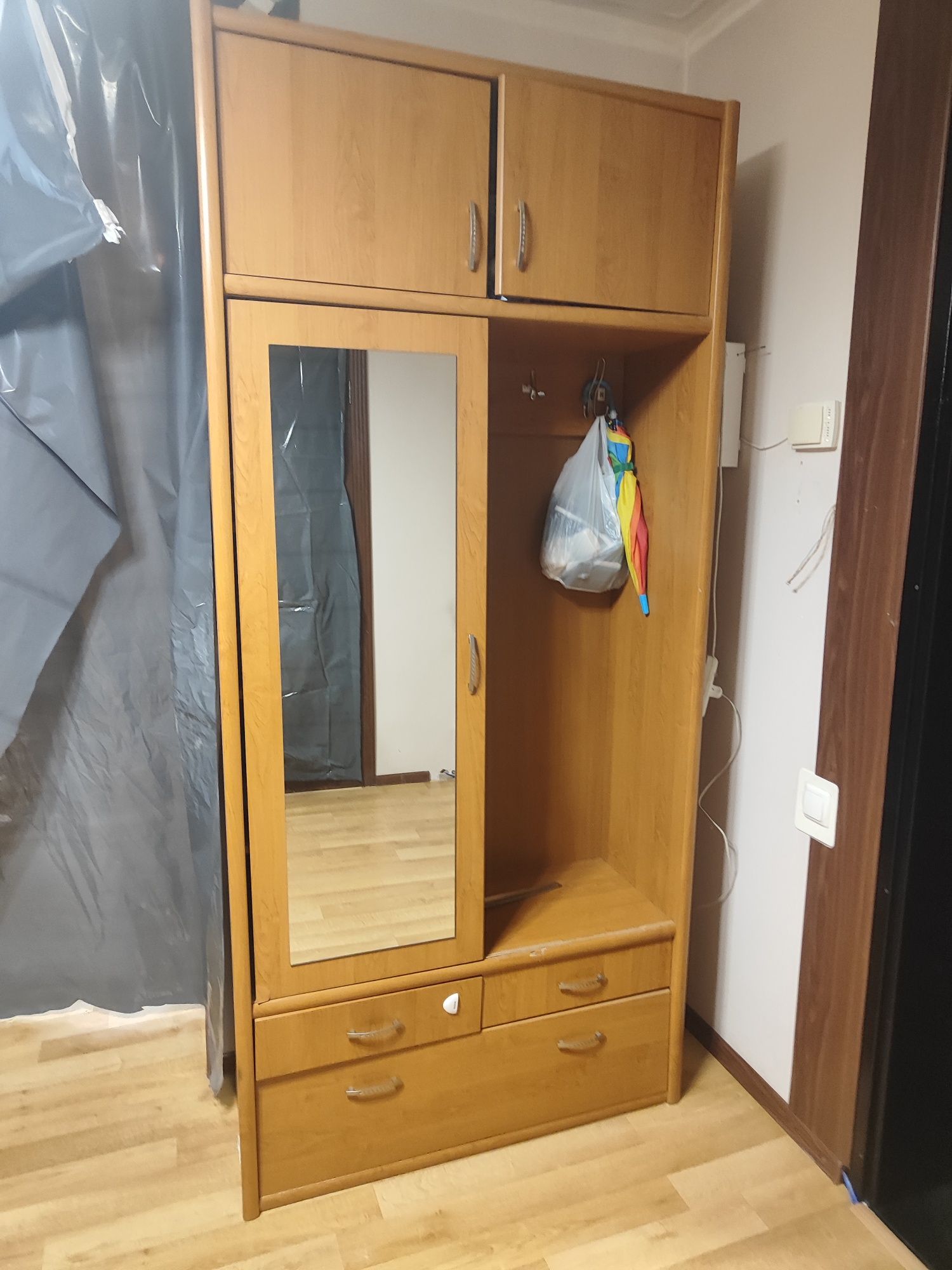 Отдам шкаф в прихожку