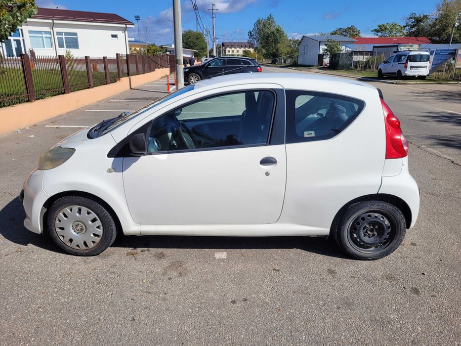 Peugeot 107 2008 2 usi