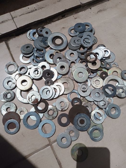 Set de 150 bucăți de șaibe oțel ,diferite modele și mărimi ,calitative