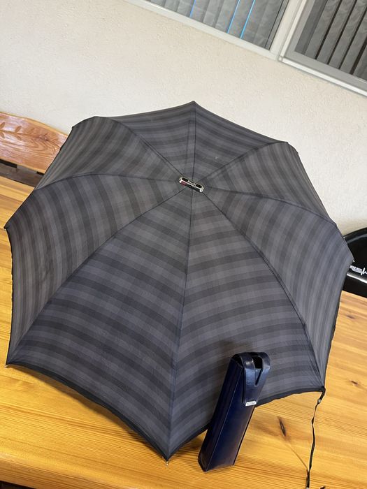 Чадър KOBOLD с твърд калъф – качествен и стилен