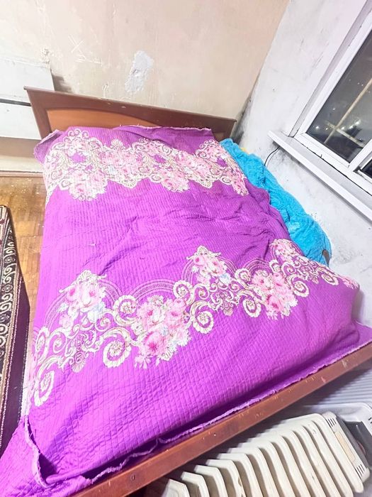 Шкаф и спальная кровать