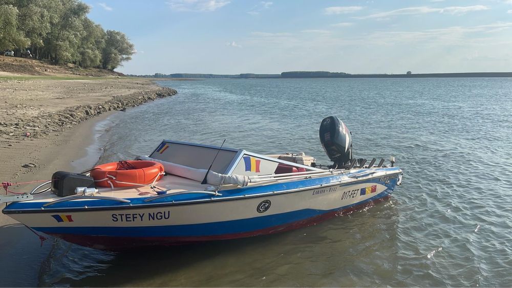 Barca Glastron cu peridoc