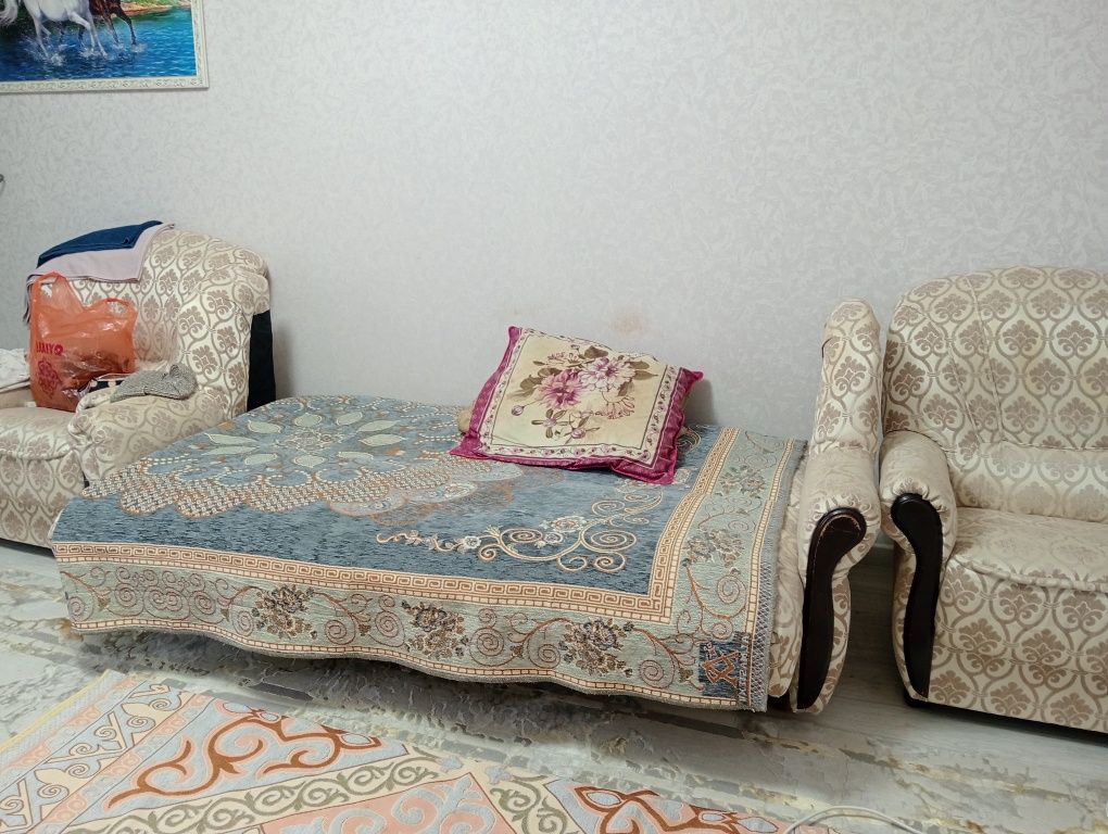 Продаёться диван и два кресла
