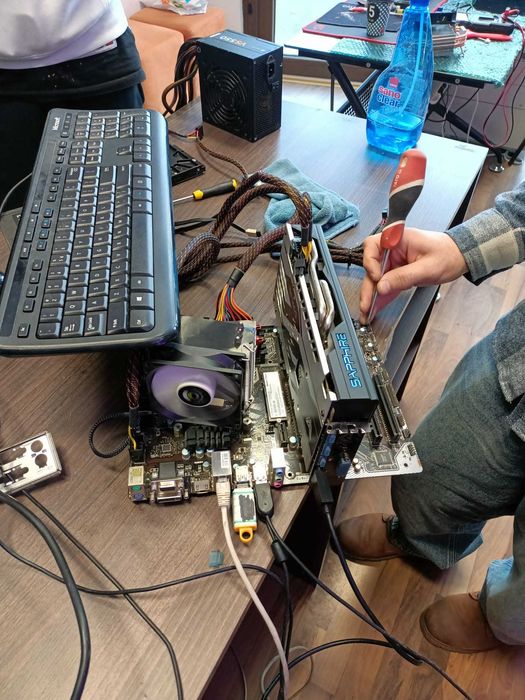 PC-ul tău are „viruși”? Noi suntem doctorii tehnologiei! Sector 3