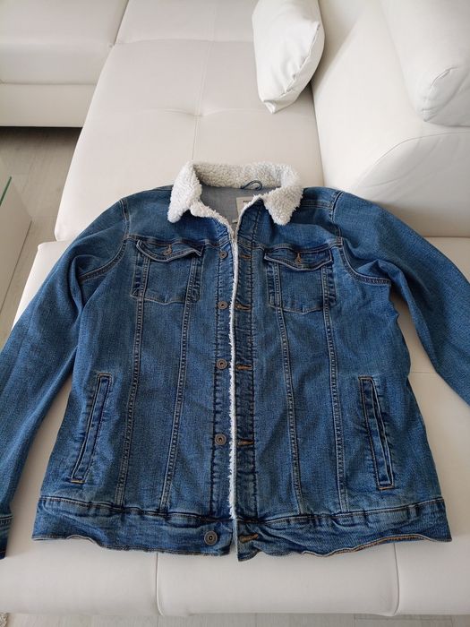Vând geaca de blugi Pull&Bear, produs de calitate superioara mărimea L