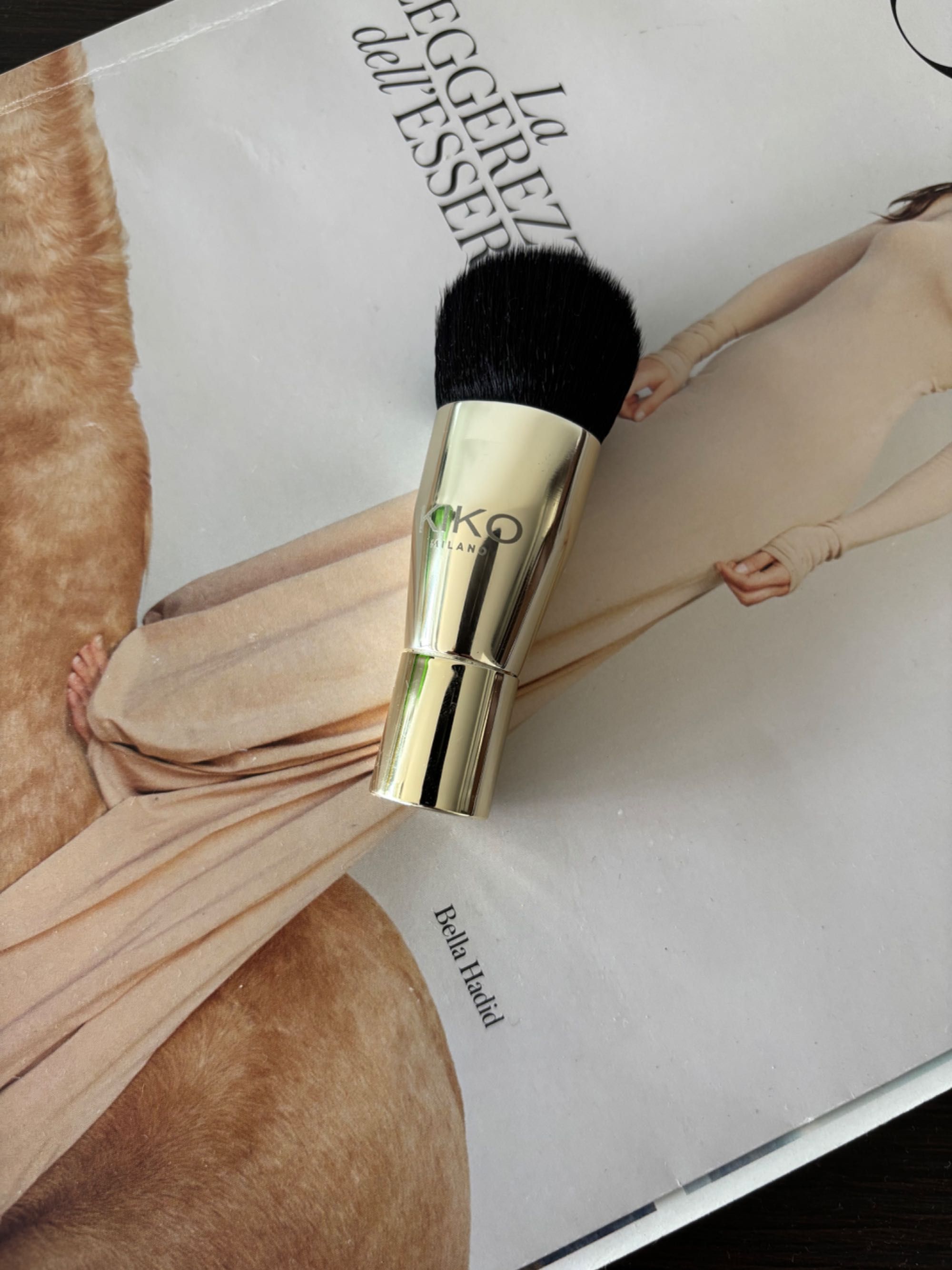 Kiko Milano водоустойчив течен фон дьо тен с четка
