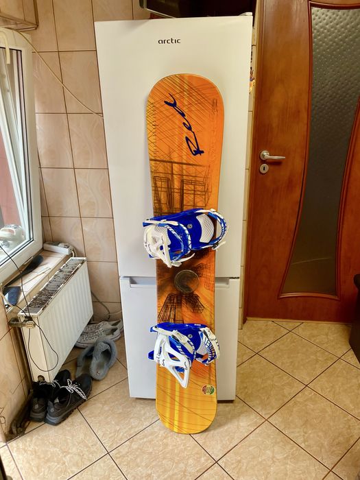 Placa  snowboard 155 cm cu legaturi