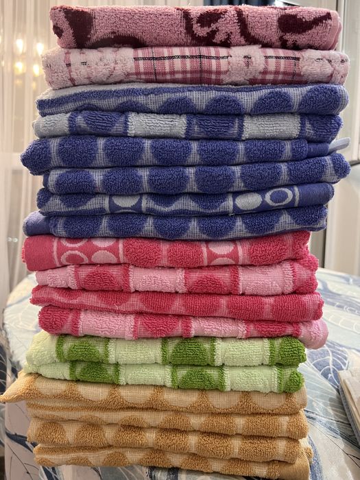 Полотенца новые большие и маленькие