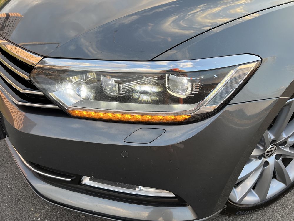 Volkswagen Passat Highline AUTOMAT MatrixLED Camera Carlig Remorcare