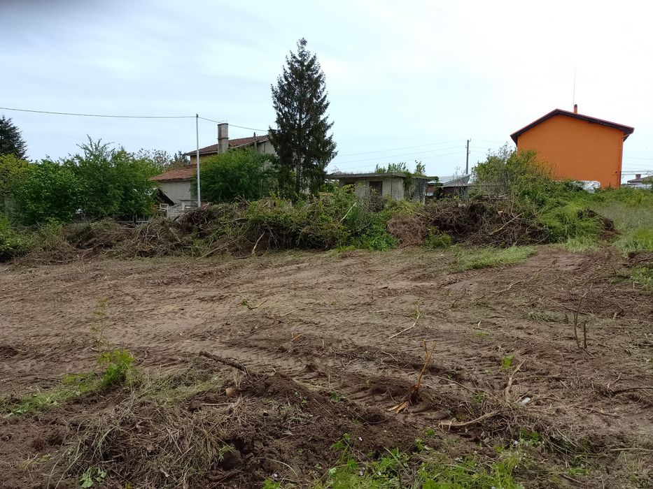 Почистване и ограждане на запустели имоти.