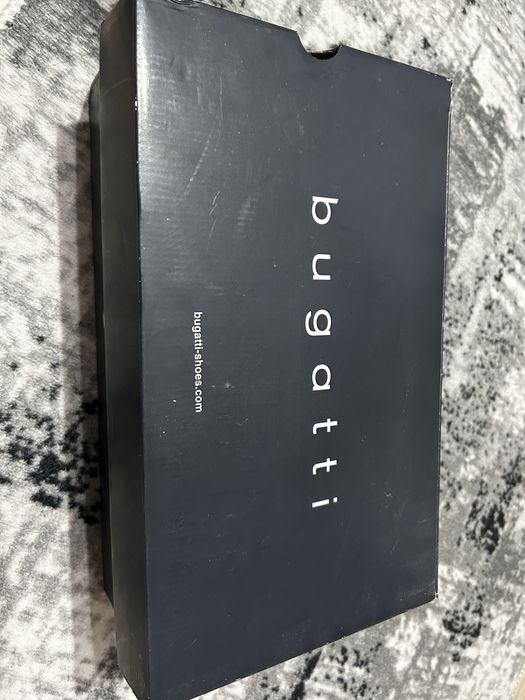 Мъжки обувки чисто нови на Bugatti