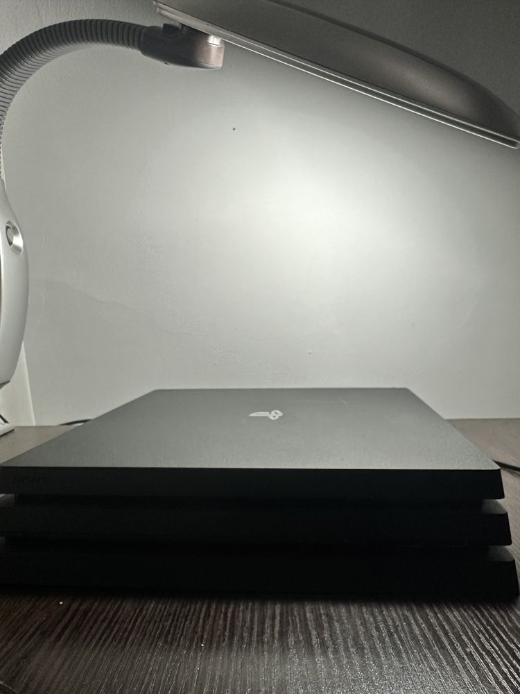 Playstation 4pro 1tb с аккаунтом