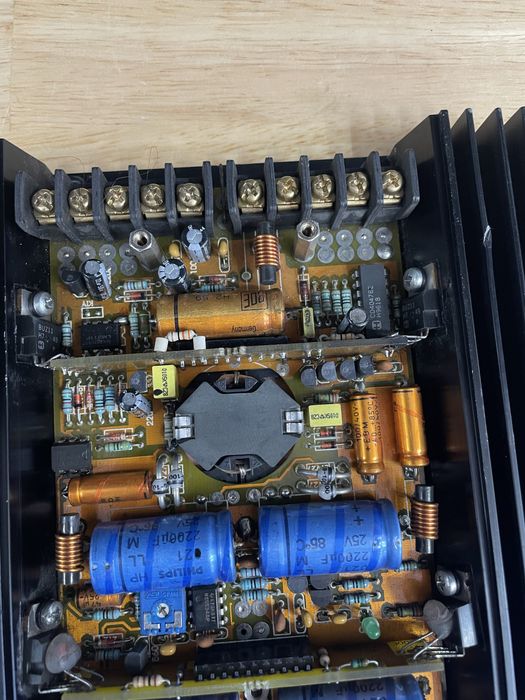 AMA Audio mobile acoustic Q200 amplificator auto 2 sau 4 canale