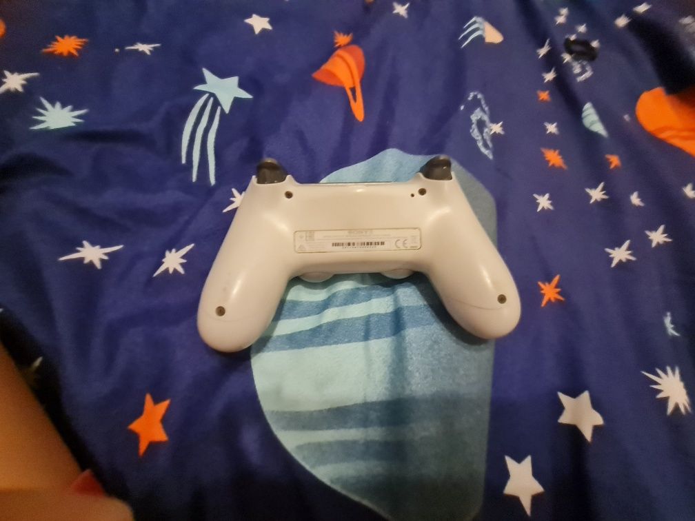 Controler ps4 cu semne de utilizare!