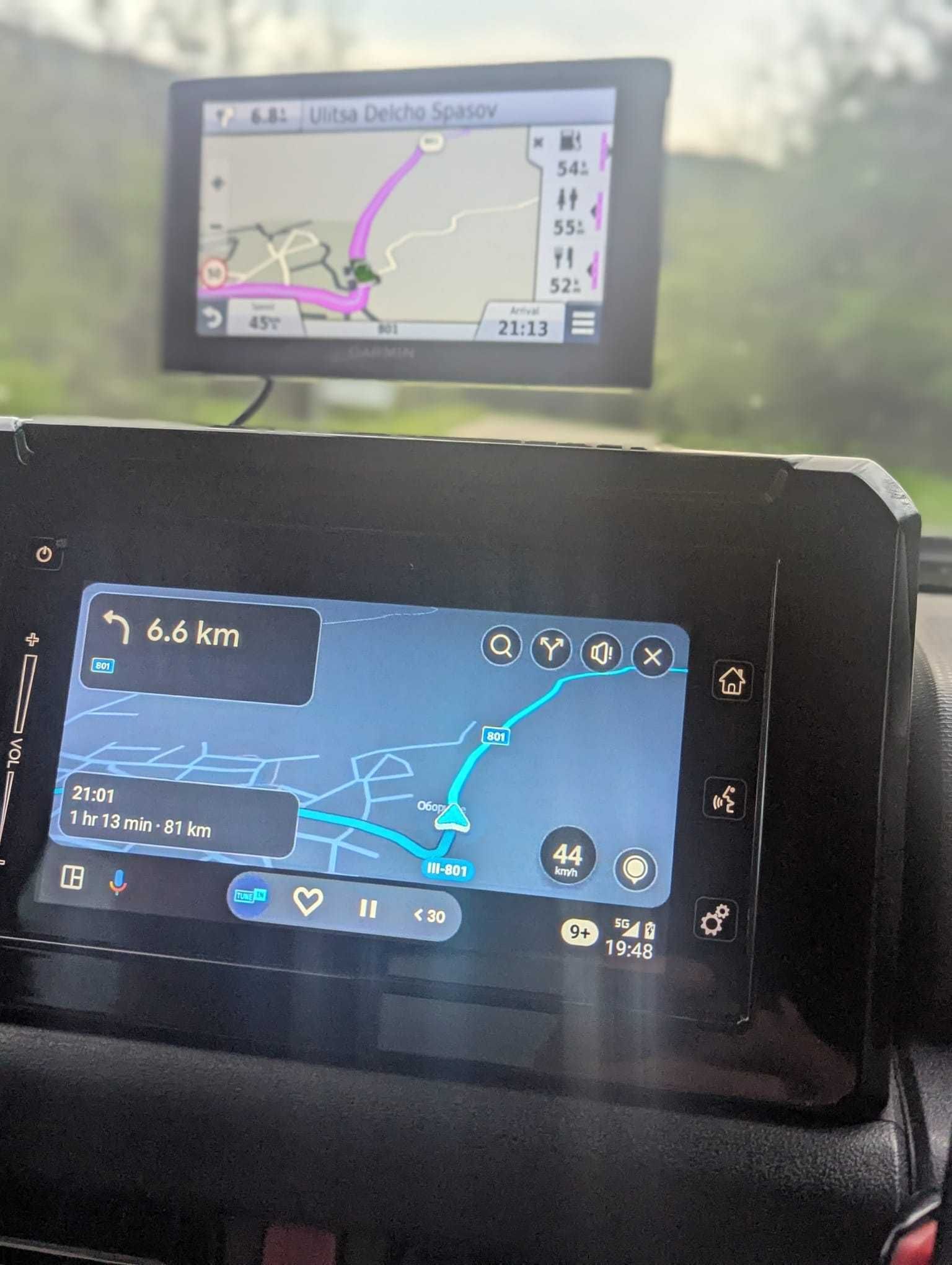 Garmin nüvi 68 за Европа + аксесоари (зарядно, стойка, SD карта)