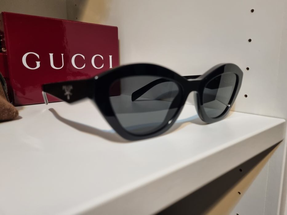 De vânzare ochelarii prada