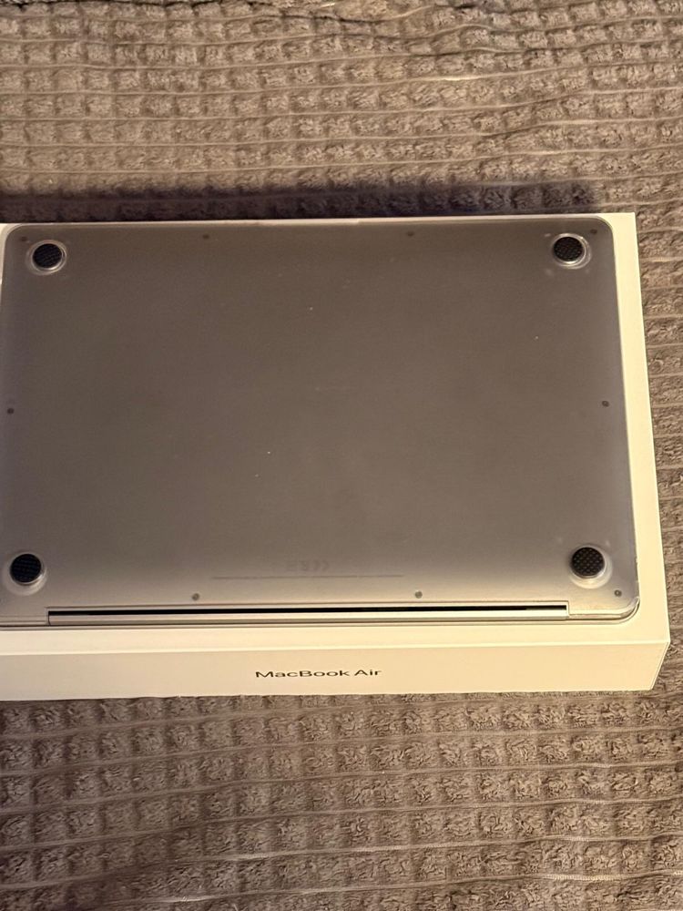 MacBook Air 13.3 inch, 8gb RAM, 256gb SSD.