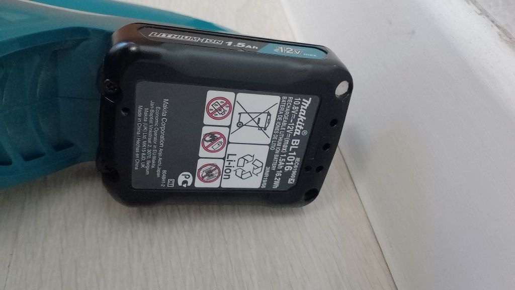 Продам пылесос Макита-12v. Адрес 12мкр