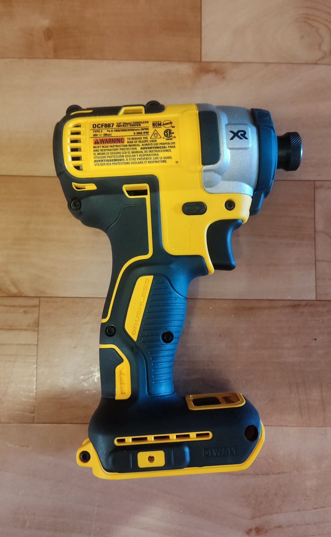 Продам импакт DEWALT DCF 887