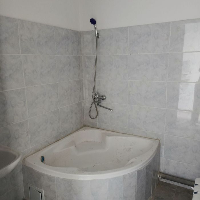 2 хоналик 3 каватда жойлашган квартира оилага ижарага берилади.