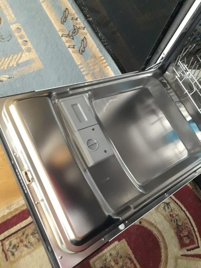Посудомойка SAMSUNG,  новая,  встраиваемая,  без упаковки
