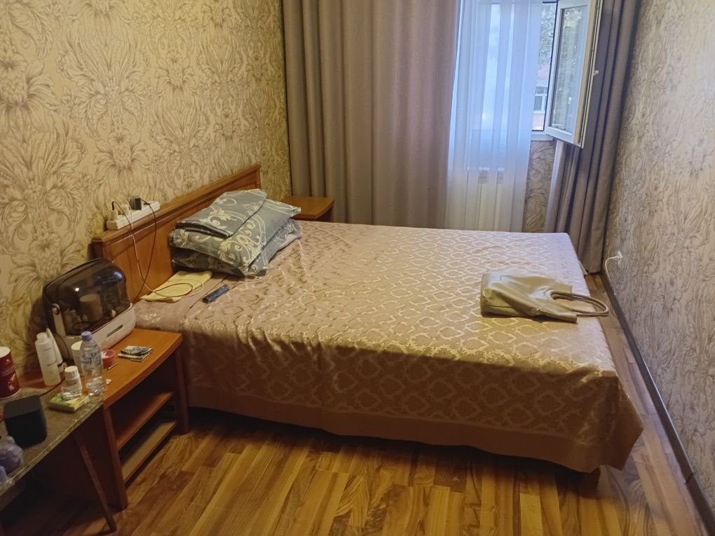 Кровать и Купейный шкаф  в отличном состояние