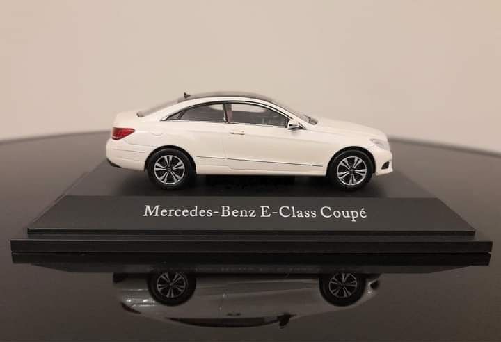 Mercedes-Benz E-Klasse Coupe 1:43 Kyosho