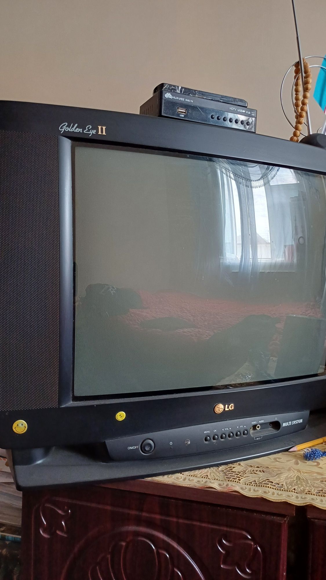 Televizor LG 
Rangi: metallik va ekran atro