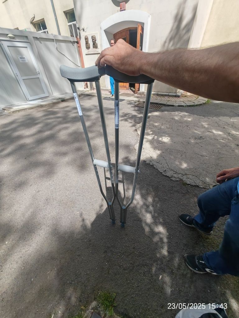 Патерици, подсилени, чисто нови 2 бр