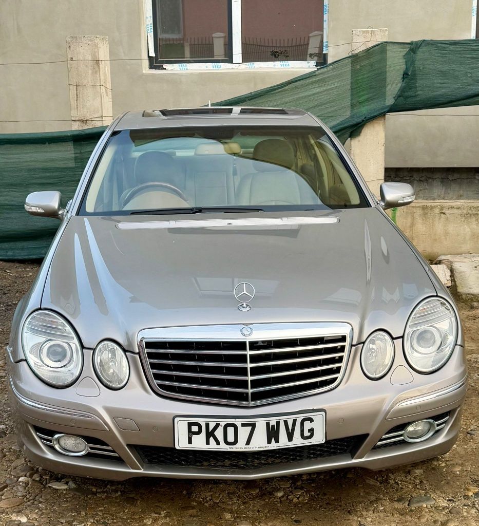 Dezmembrez Mercedes  E class 2.2 CDI an 2008