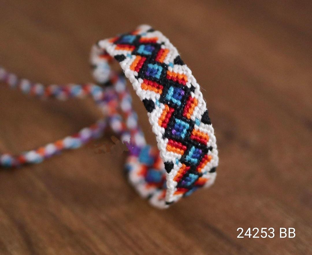 Ръчно плетена Friendship Bracelets