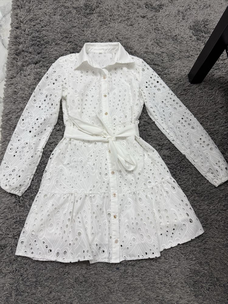 Rochie aalba cu maneca lunga
