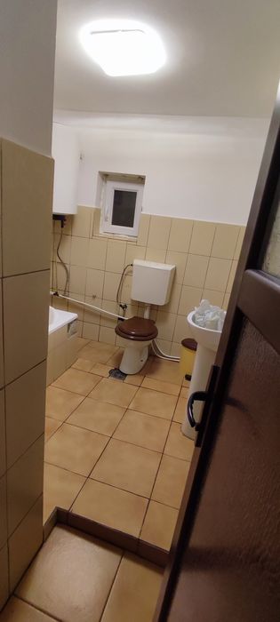 casa de închiriat în comuna Mihăiești sat Govora