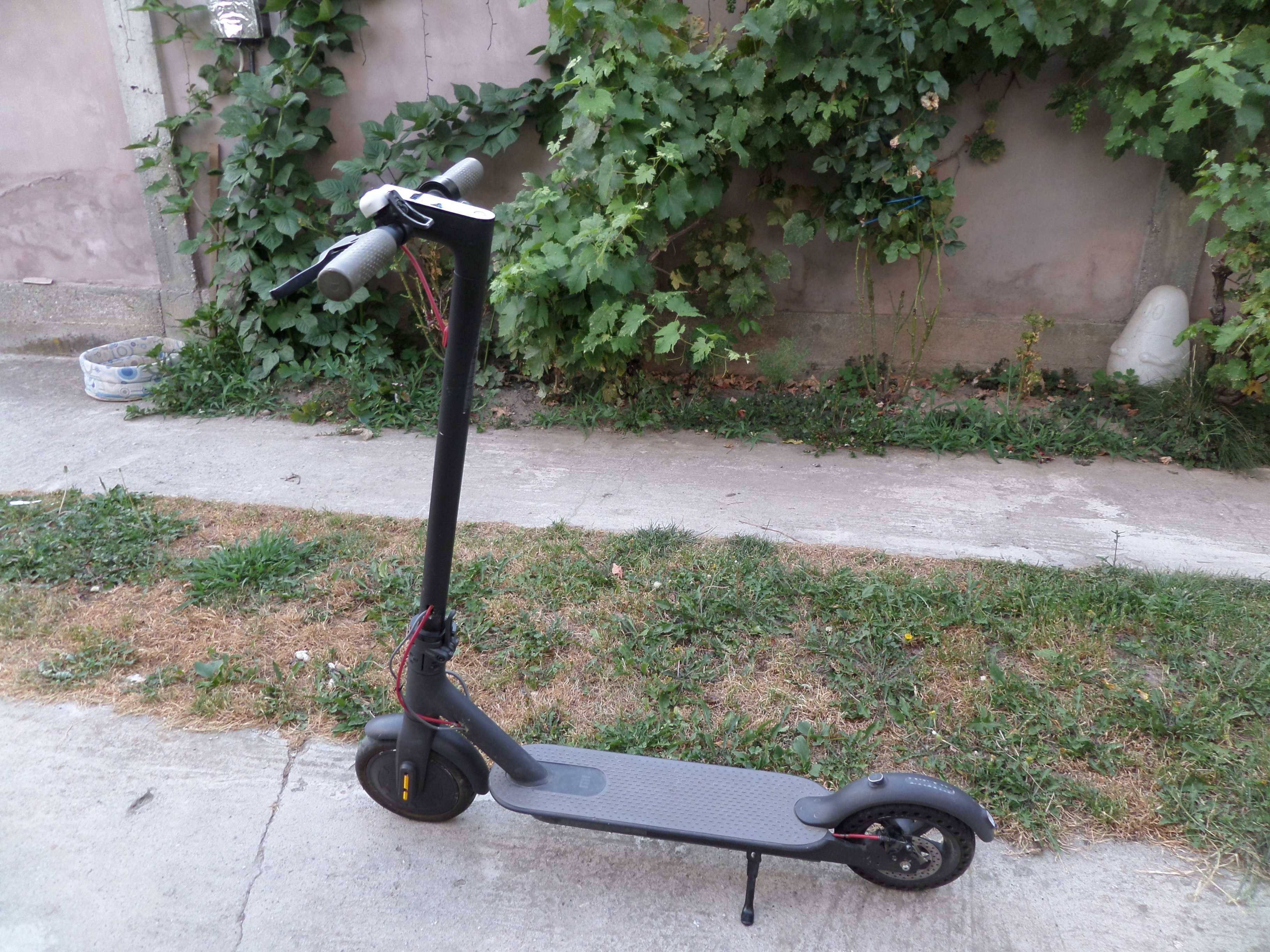Trotineta electrica Xiaomi stare foarte buna functionare