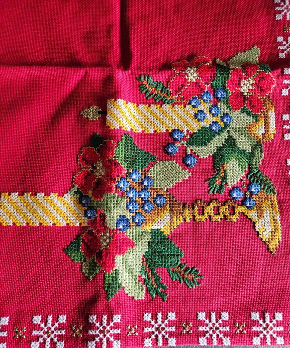 Коледна  покривка с бродерия 70/45 см