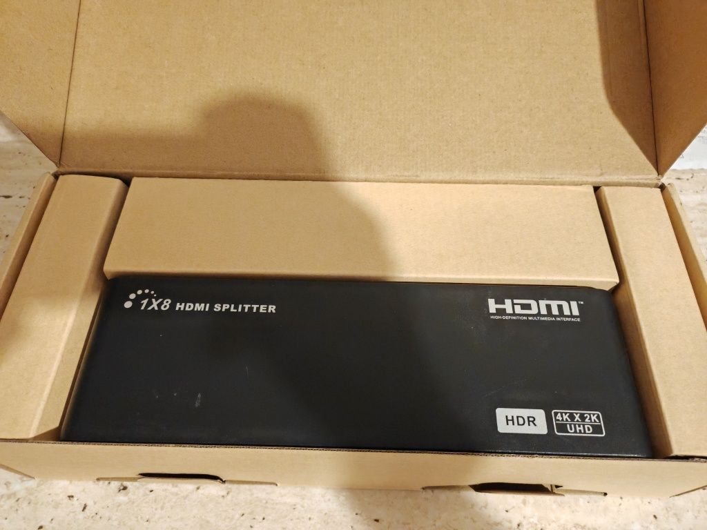 Vând HDMI spliter 4K cu 8 porturi out și 1 port in