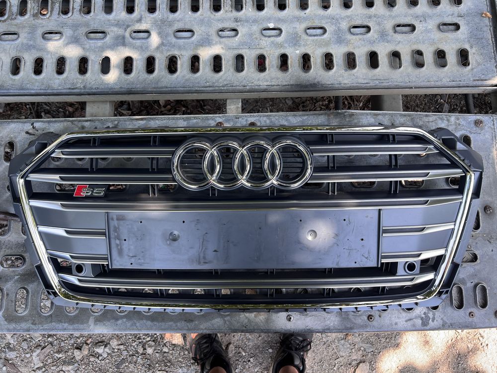 Audi S5 8w 2017-2019 S5 оригинална решетка в перфектно състояние.